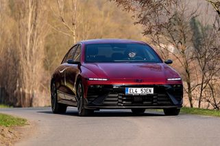Test modernizovaného Hyundai Ioniq 6: vyladěný streamliner